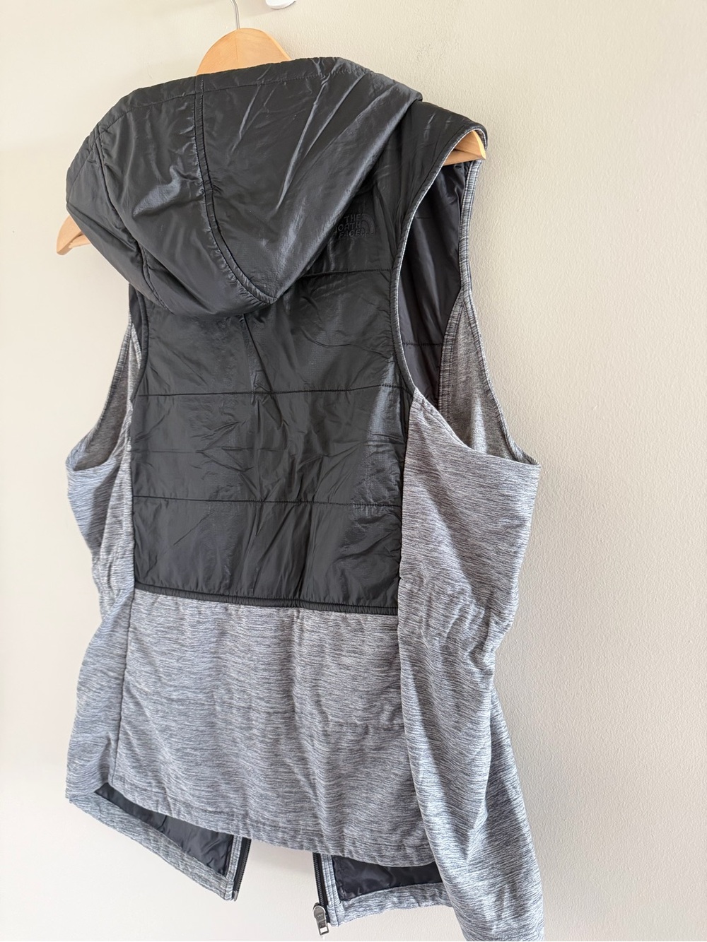 The North Face Black & Gray Hooded Women's XL Vest Outdoor Full Zip - Picture 11 of 11
